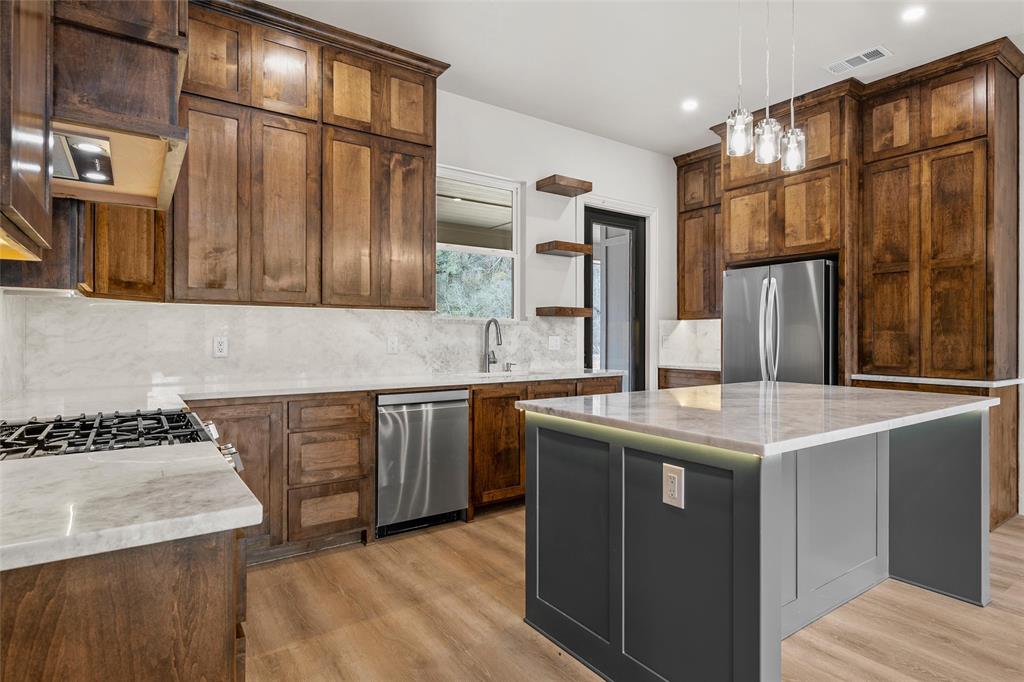 127 Canyon Ridge Drive Waco, TX 76705 - Photo 10 of 36