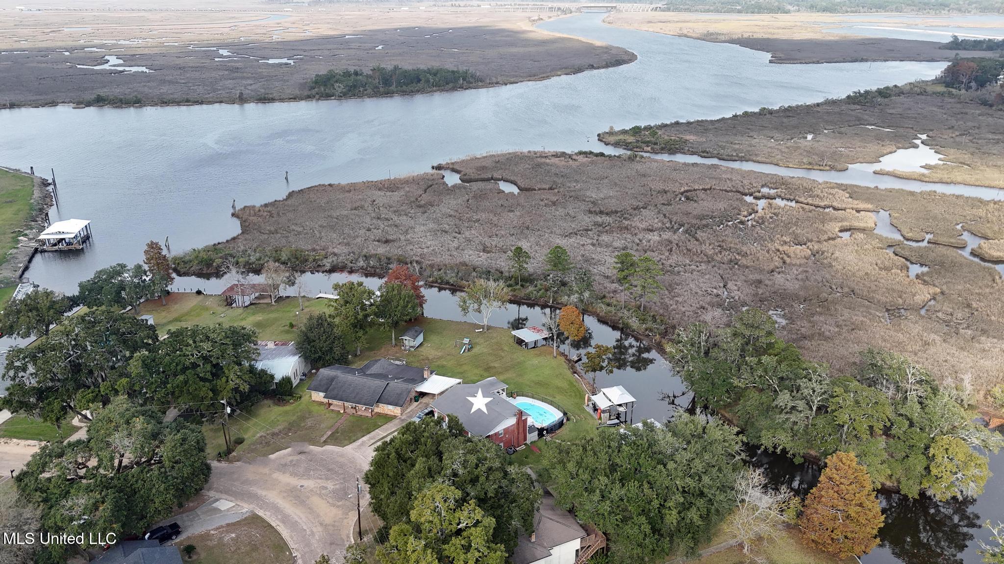 5236 North Shore Circle Moss Point, MS 39563 - Photo 42 of 44 052