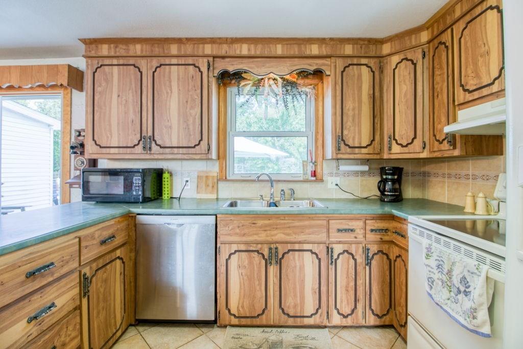 1122 Granby Road Chicopee, MA 01020 - Photo 8 of 39 Gallery Image 8