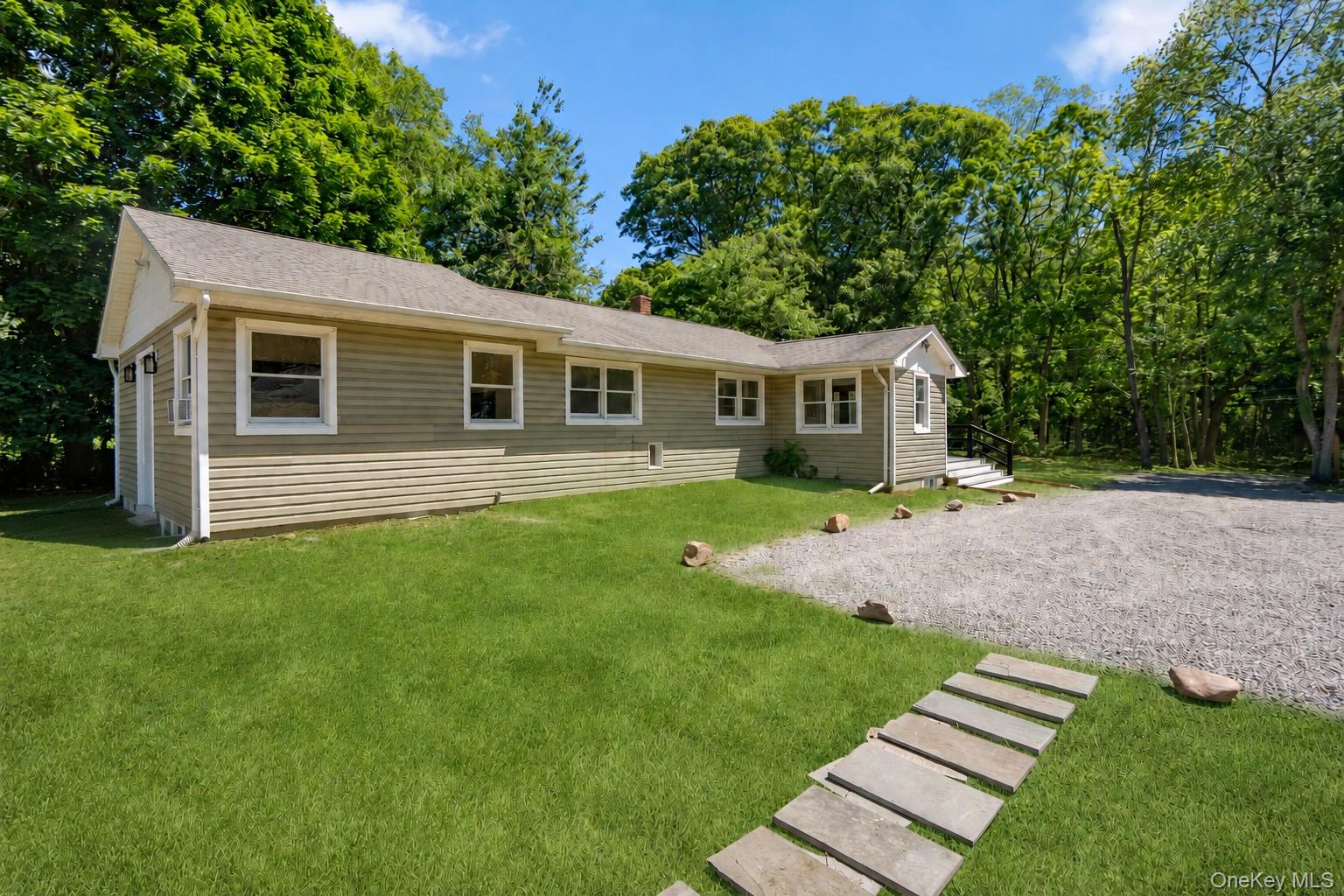 280 Holbrook Road Ronkonkoma, NY 11779 - Photo 2 of 30