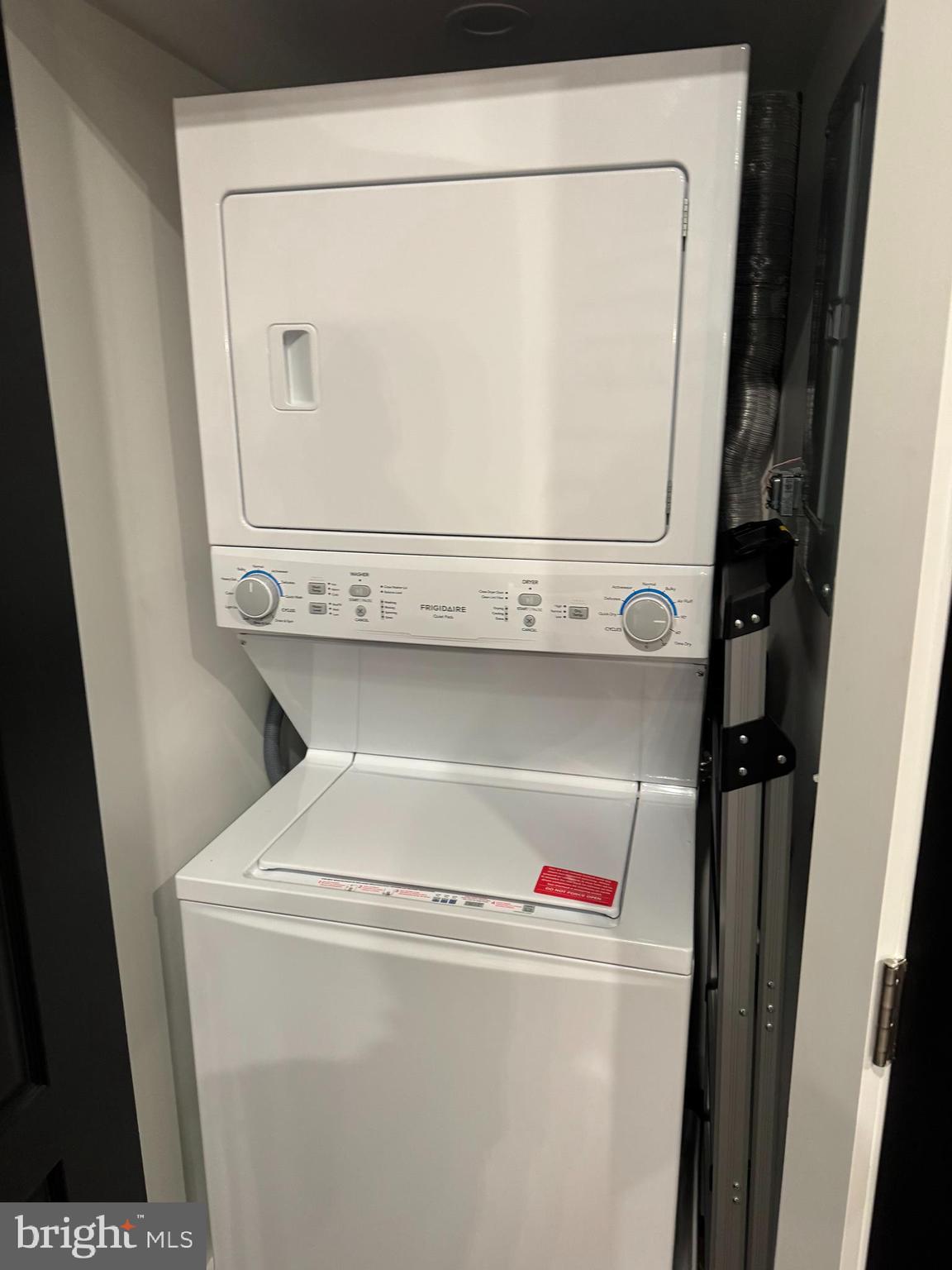 814 Chestnut Street Reading, PA 19602 - Photo 4 of 13 a utility room with dryer and washer