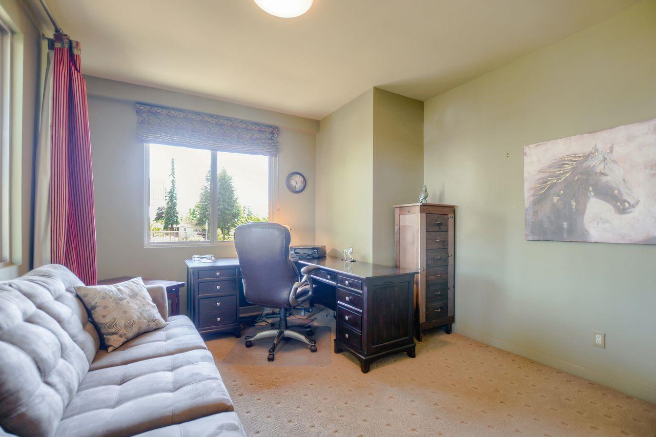 149 Cutter Drive Watsonville, CA 95076 - Photo 40 of 49 a living room with furniture and a window