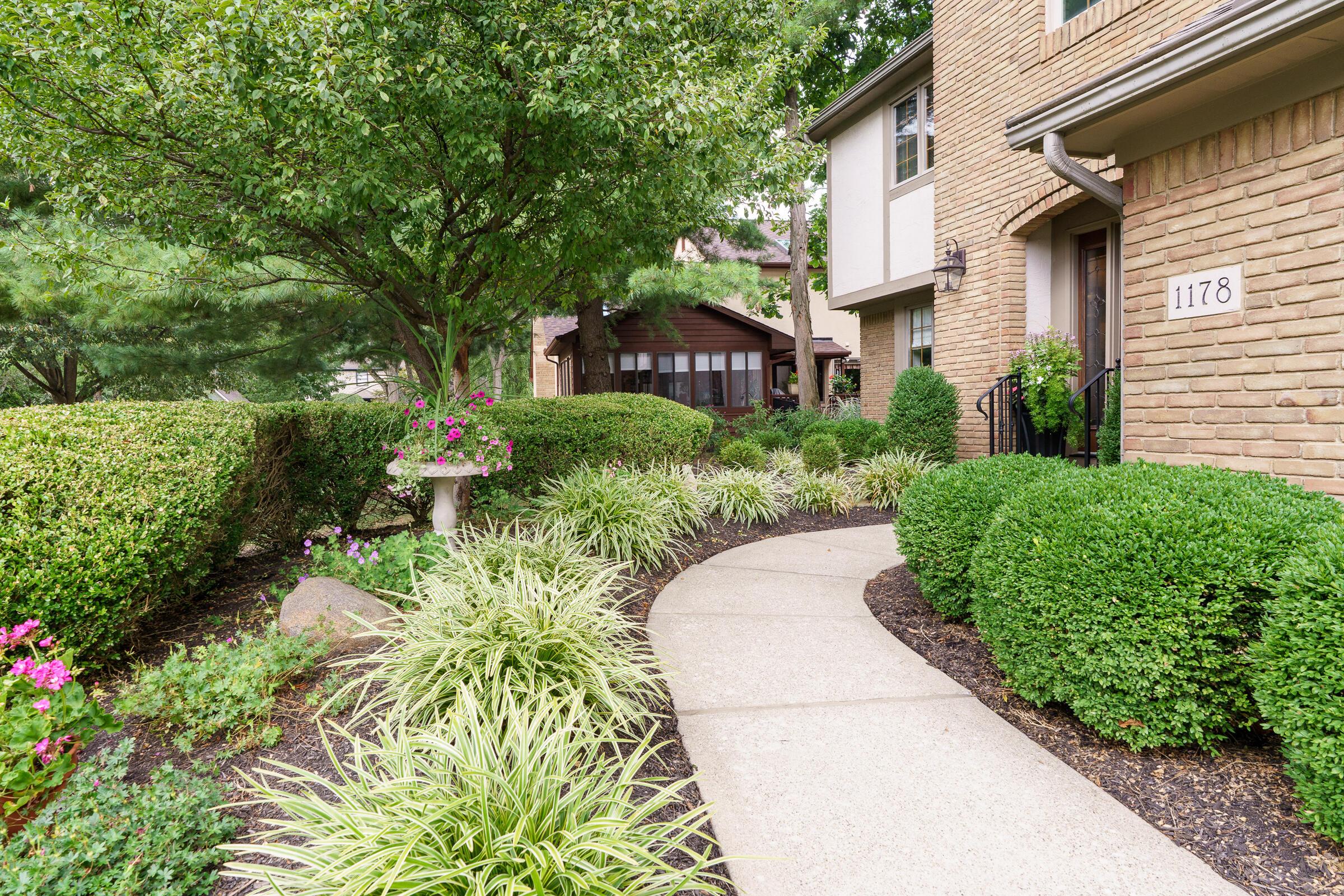 1178 Springtree Lane Westerville, OH 43081 - Photo 4 of 55 Landscaping