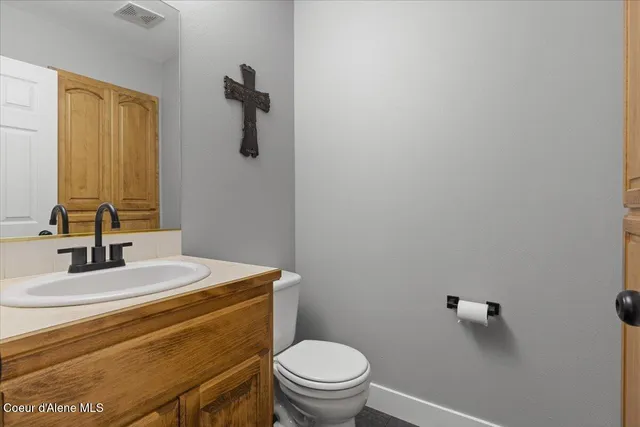 $749,000 | 32595 North 1st Avenue, Spirit Lake, ID 83869