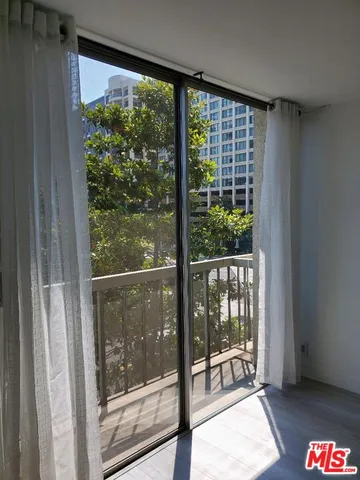 $3,895 | 10751 Wilshire Boulevard, Unit 503, Los Angeles, CA 90024