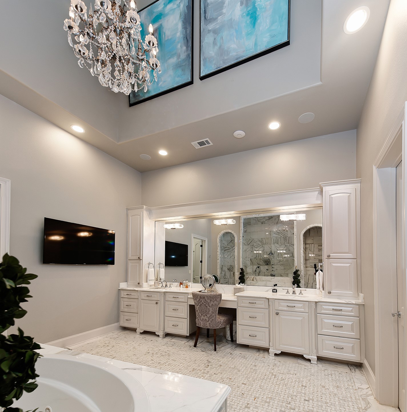 2 Lace Point The Woodlands, TX 77382 - Photo 18 of 48 a living room with furniture and flat screen tv