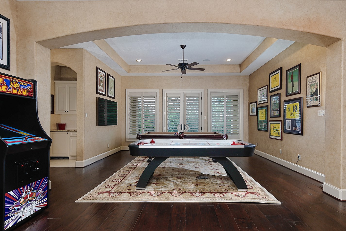 2 Lace Point The Woodlands, TX 77382 - Photo 22 of 48 a living room with window and a couch
