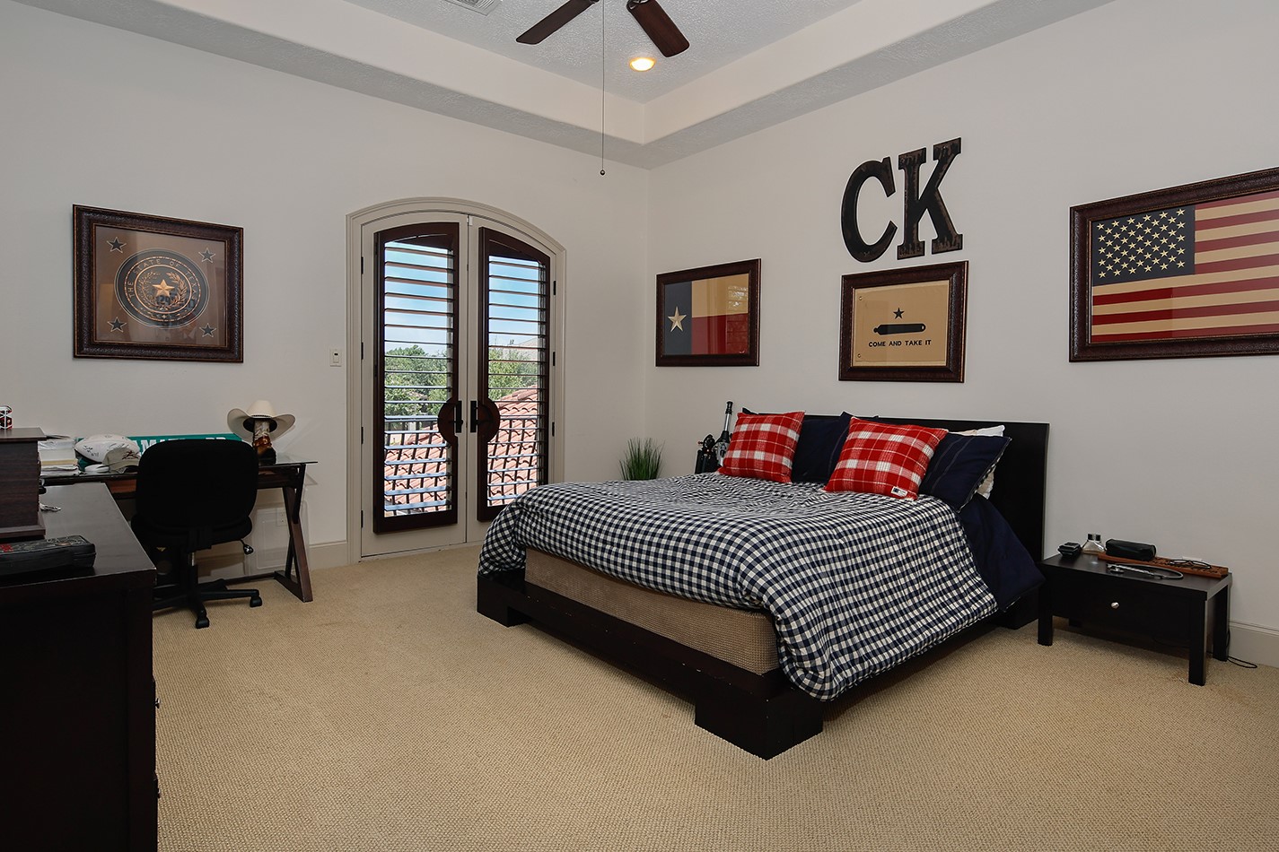 2 Lace Point The Woodlands, TX 77382 - Photo 25 of 48 a bedroom with a bed and a desk