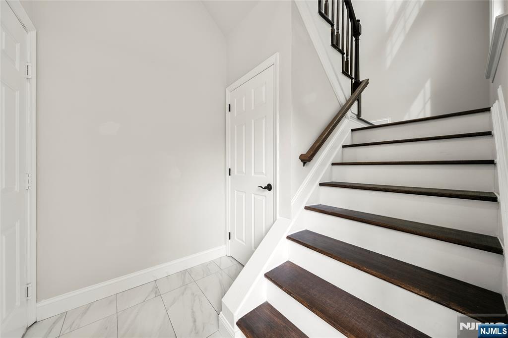 25 Woods Edge Road Old Tappan, NJ 07675 - Photo 5 of 30