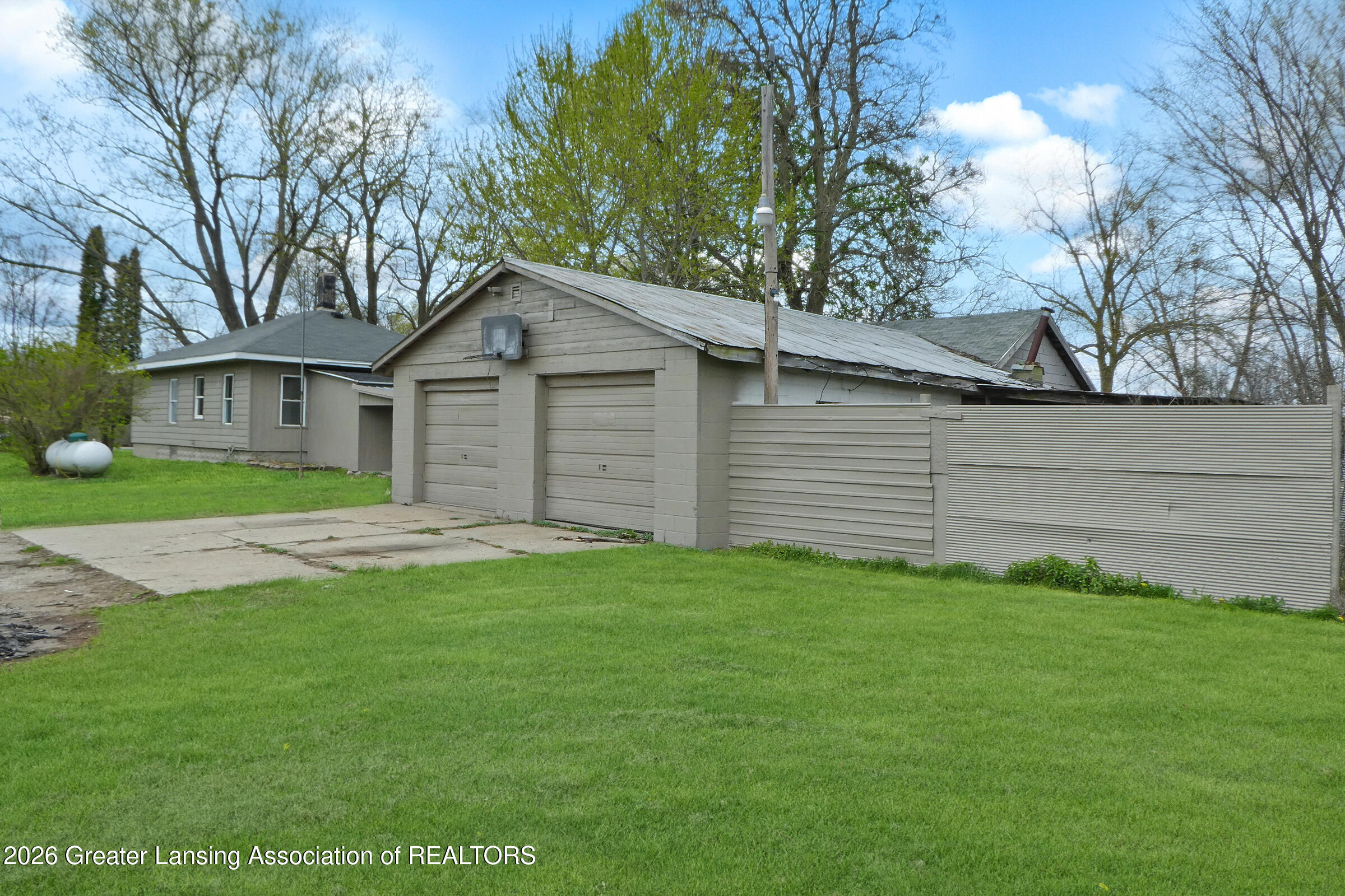 2881 Devine Road Nashville, MI 49073 - Photo 4 of 42 Side View of Garage and House