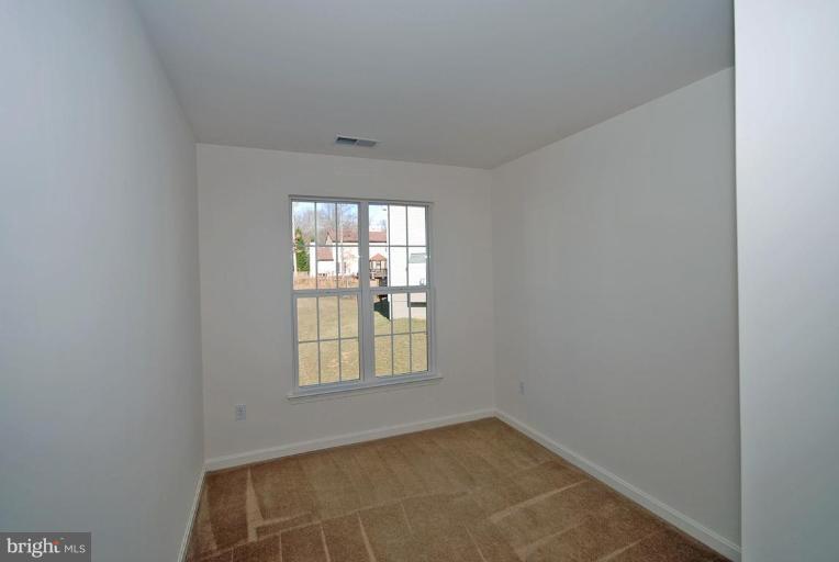 5970 Florey Road Hanover, MD 21076 - Photo 20 of 30 an empty room with windows