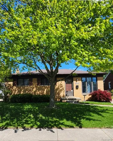 $165,000 | 24904 Rosalind Avenue, Eastpointe, MI 48021