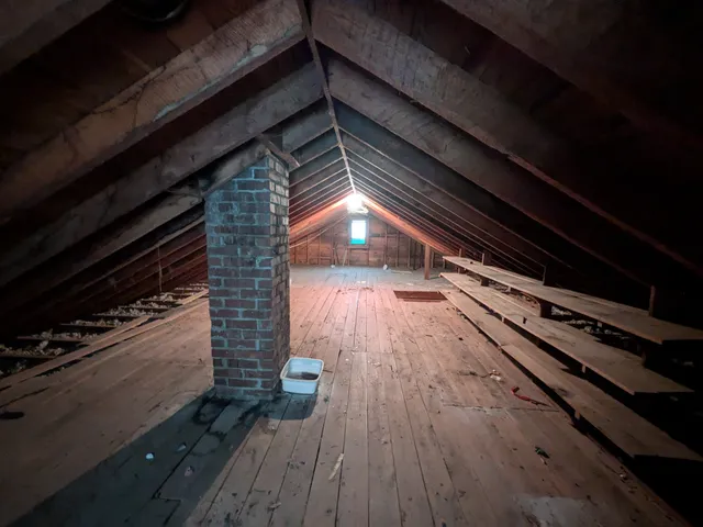 a view of a house with backyard and a garden