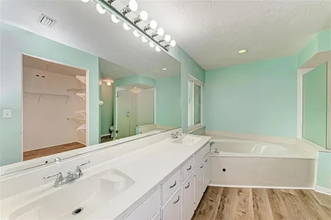 $510,000 | 2403 Icecapade Drive, Sarasota, FL 34240