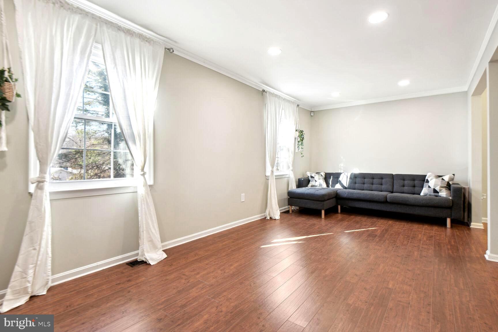 5940 Heritage Square Drive Burke, VA 22015 - Photo 5 of 27