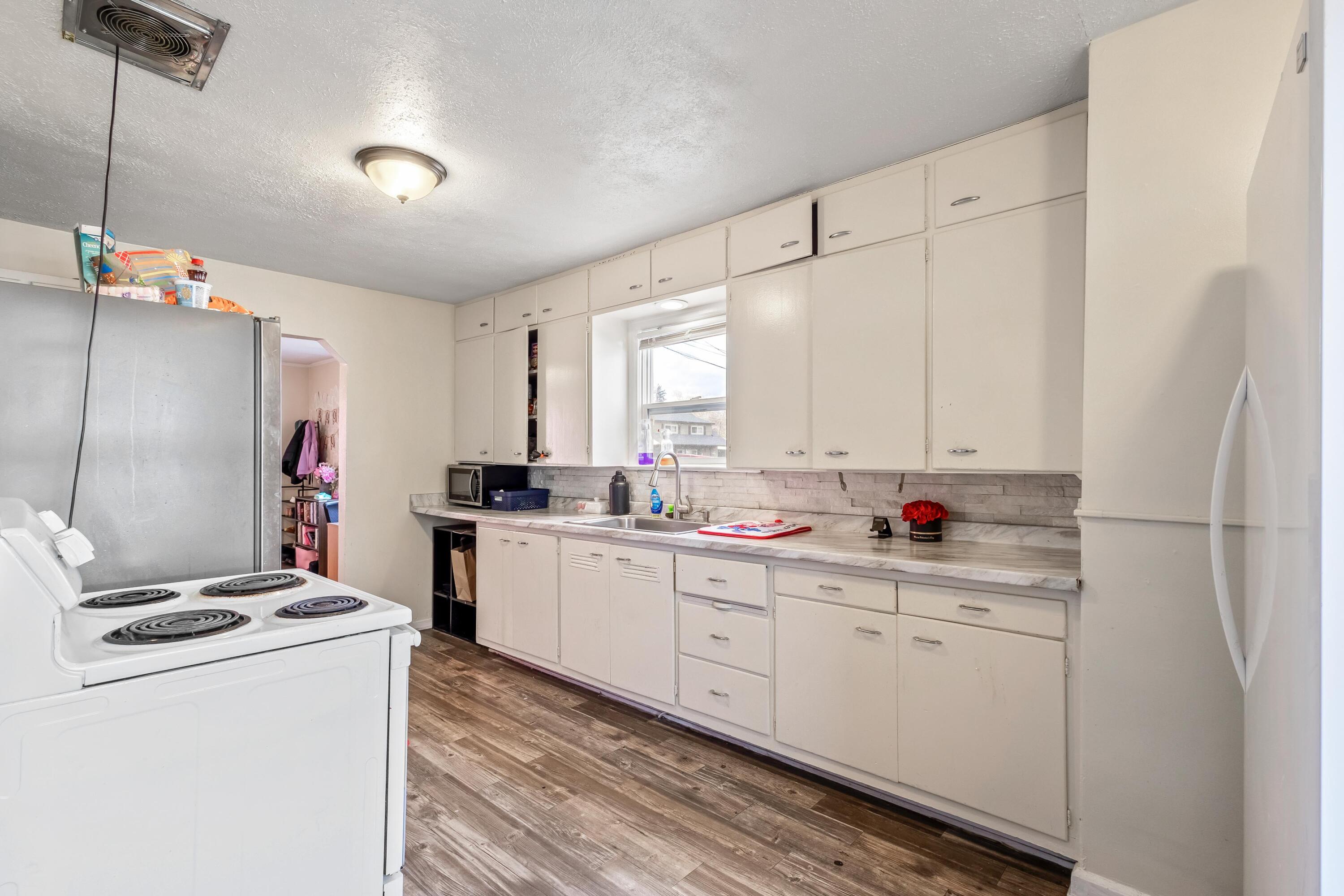433 Southeast 9th Street Madras, OR 97741 - Photo 14 of 27 Kitchen