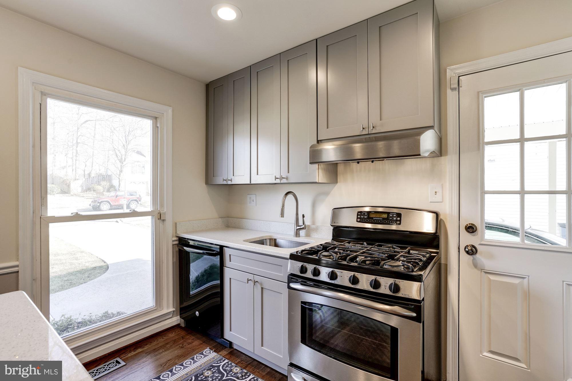 9317 Winbourne Road Burke, VA 22015 - Photo 10 of 28 Kitchen