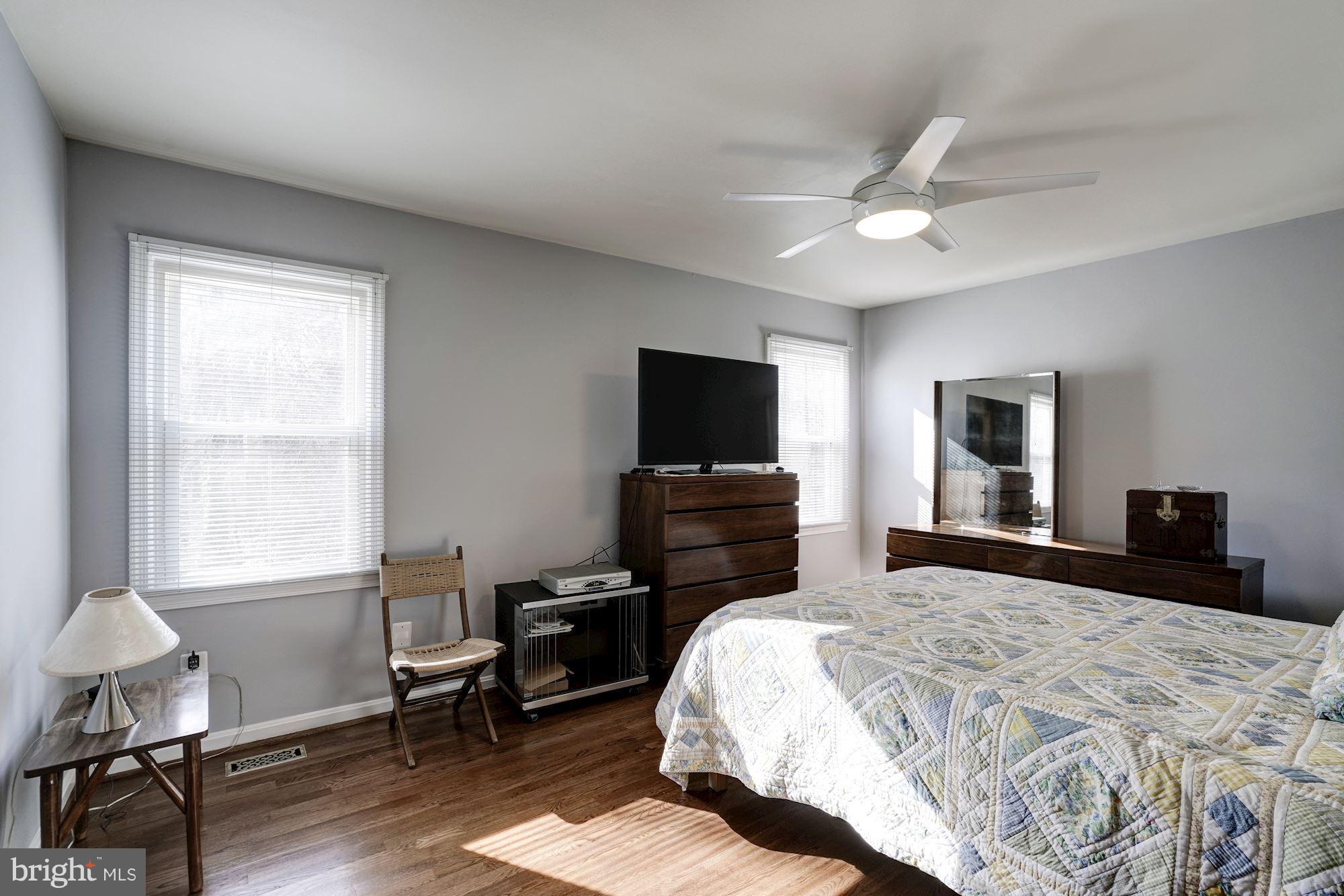 9317 Winbourne Road Burke, VA 22015 - Photo 17 of 28 Bright master with views