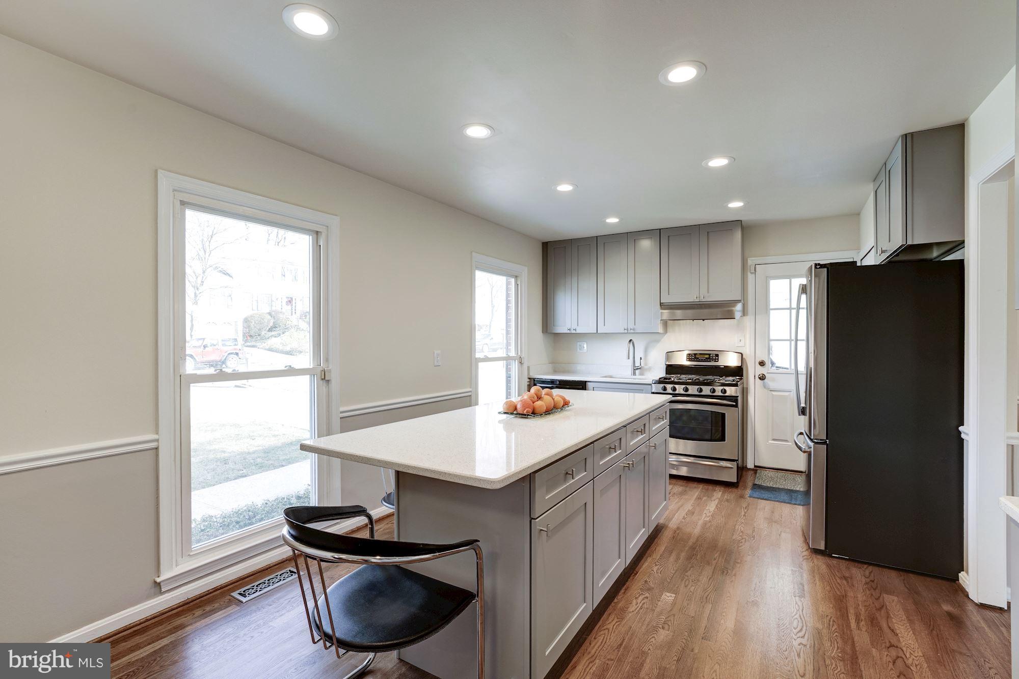 9317 Winbourne Road Burke, VA 22015 - Photo 8 of 28 Eat-in Kitchen