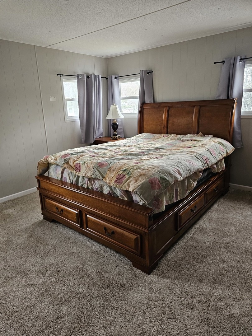 241 Little Peninsula Road Elgin, IL 60123 - Photo 16 of 20 a spacious bedroom with a bed and window