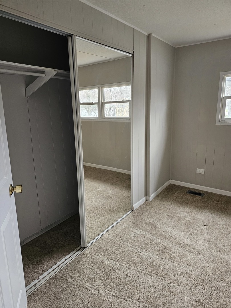 241 Little Peninsula Road Elgin, IL 60123 - Photo 17 of 20 an empty room with windows