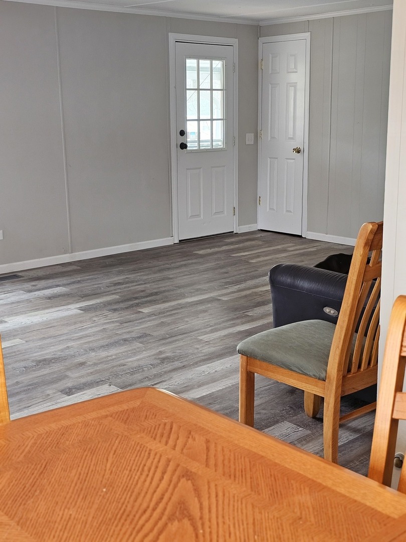 241 Little Peninsula Road Elgin, IL 60123 - Photo 20 of 20 a view of an empty room with window