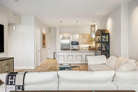 $875,000 | 15215 North Kierland Boulevard, Unit 101, Scottsdale, AZ 85254
