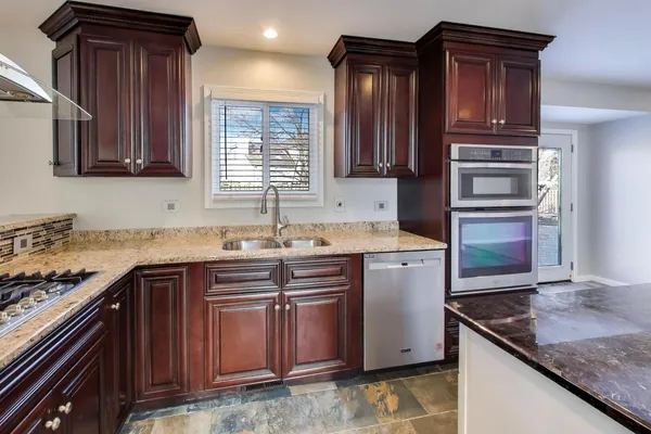 $525,000 | 1450 Shaman Drive, Bolingbrook, IL 60490