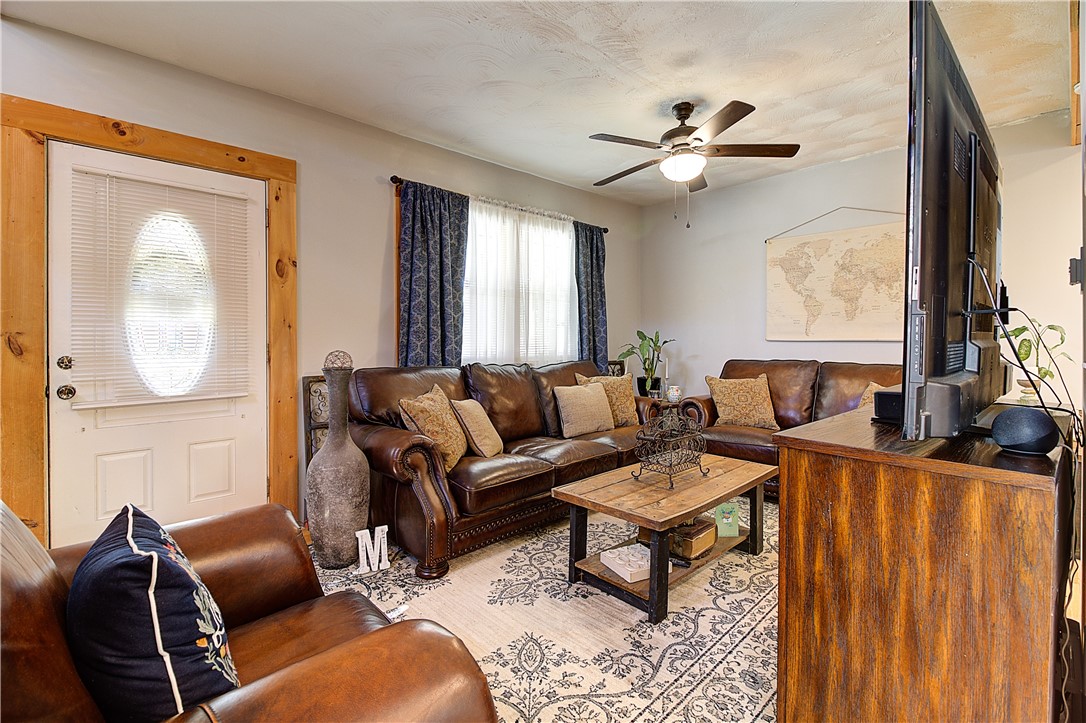 52 Uncas Street Warwick, RI 02889 - Photo 6 of 27