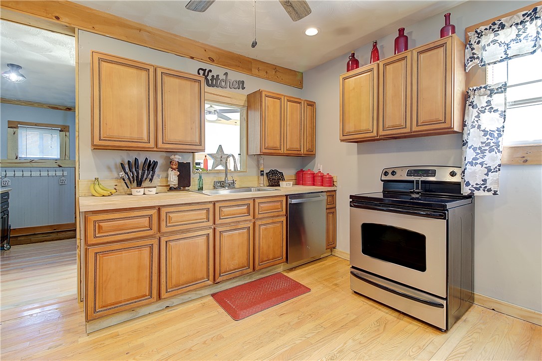 52 Uncas Street Warwick, RI 02889 - Photo 9 of 27