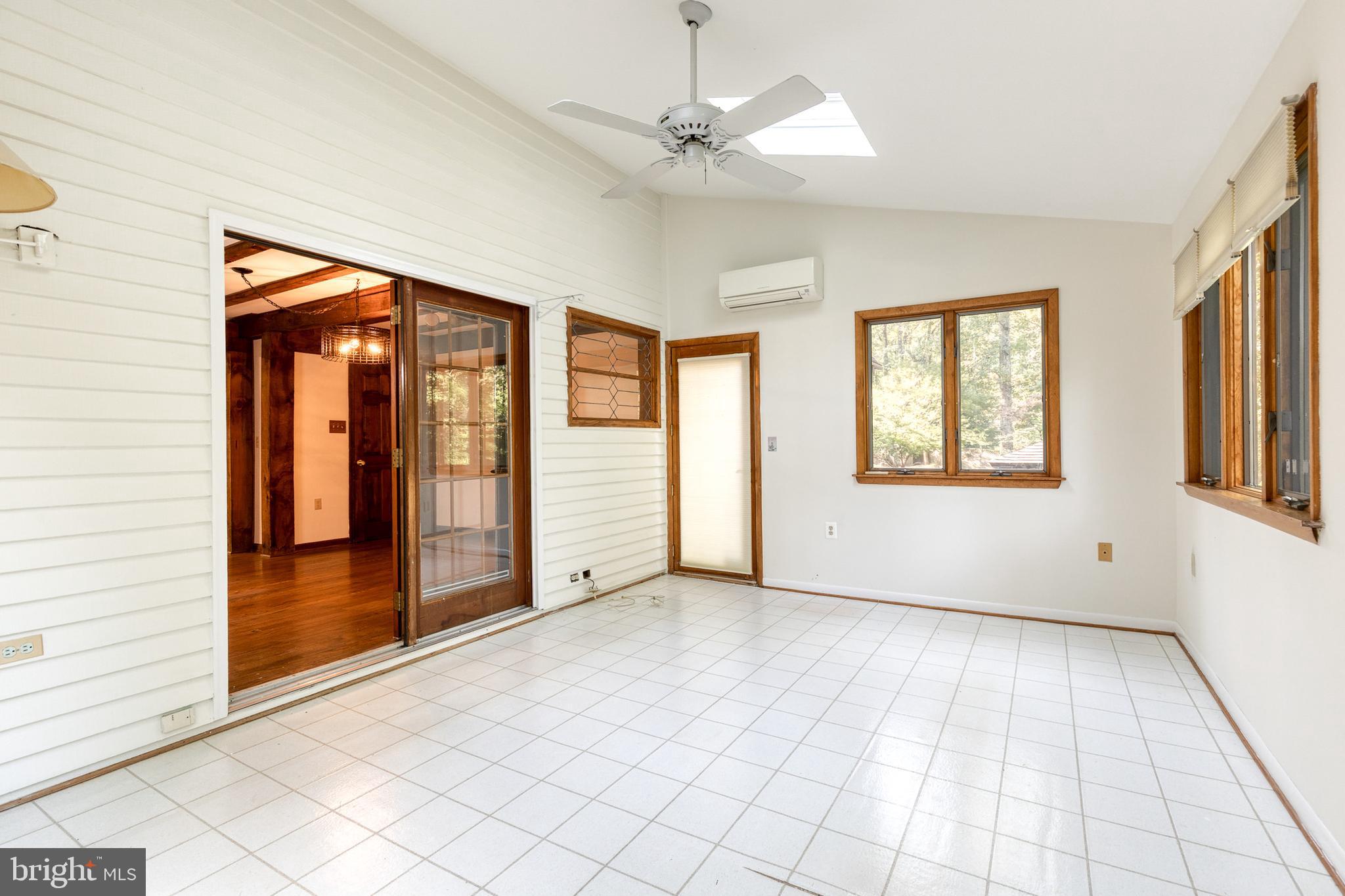 12610 Timber Grove Road Reisterstown, MD 21136 - Photo 13 of 39 an empty room with windows and closet