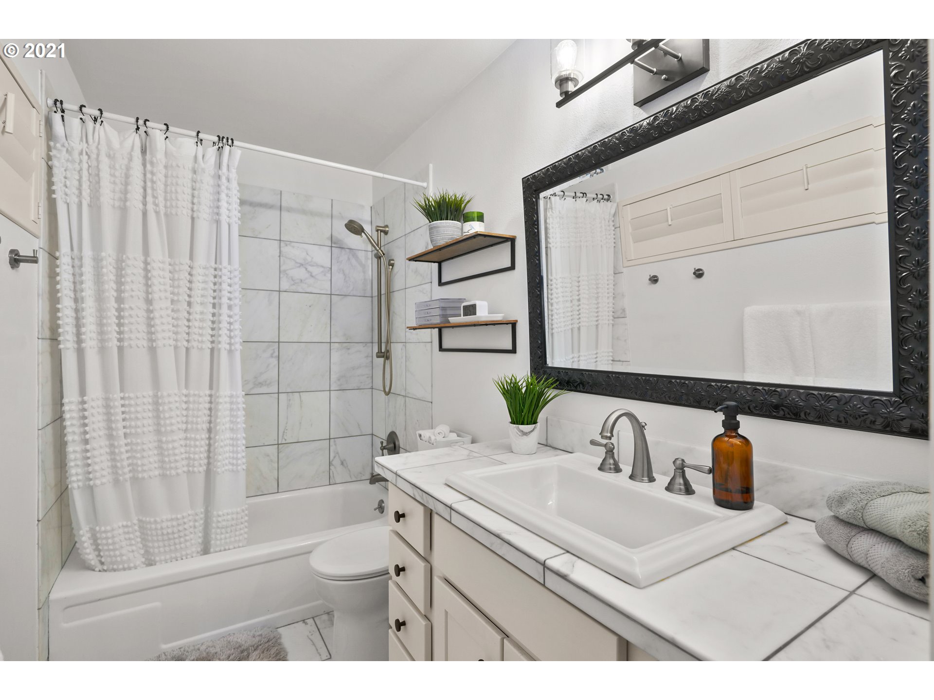 7728 Southwest Barnes Road, Unit D Portland, OR 97225 - Photo 13 of 16 Gallery Image 13