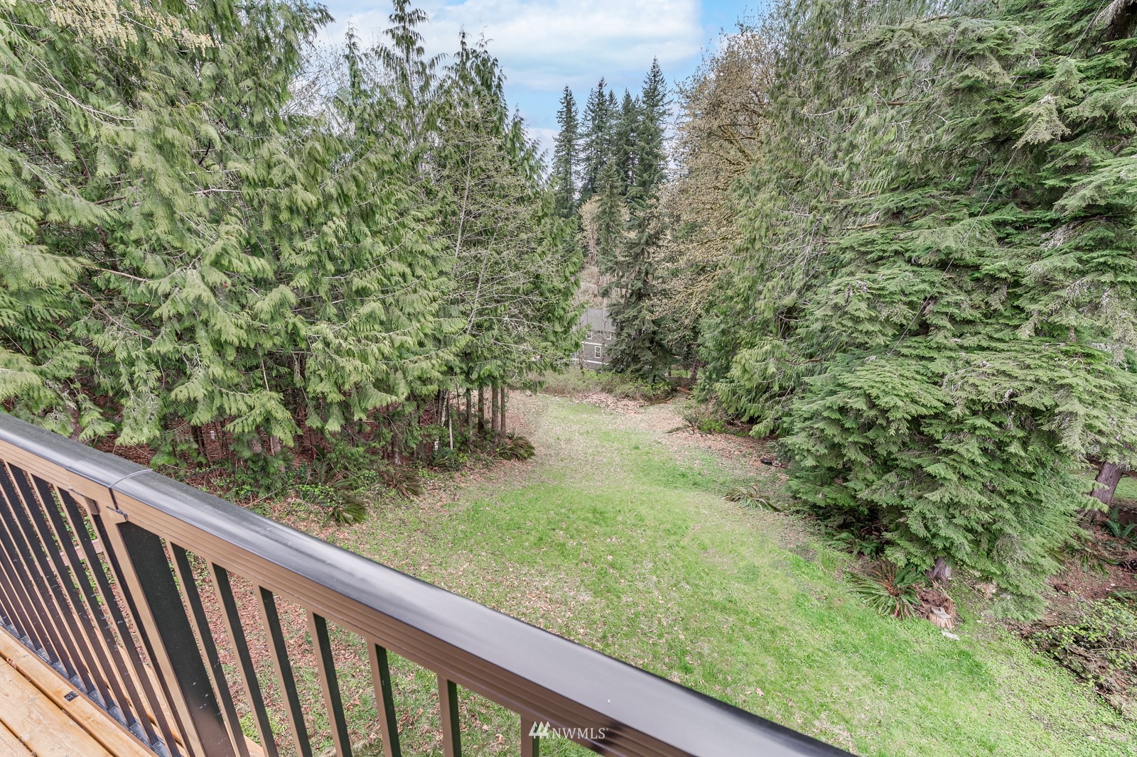 5531 East Wishon Road Snohomish, WA 98290 - Photo 14 of 36 a view of a yard with wooden fence