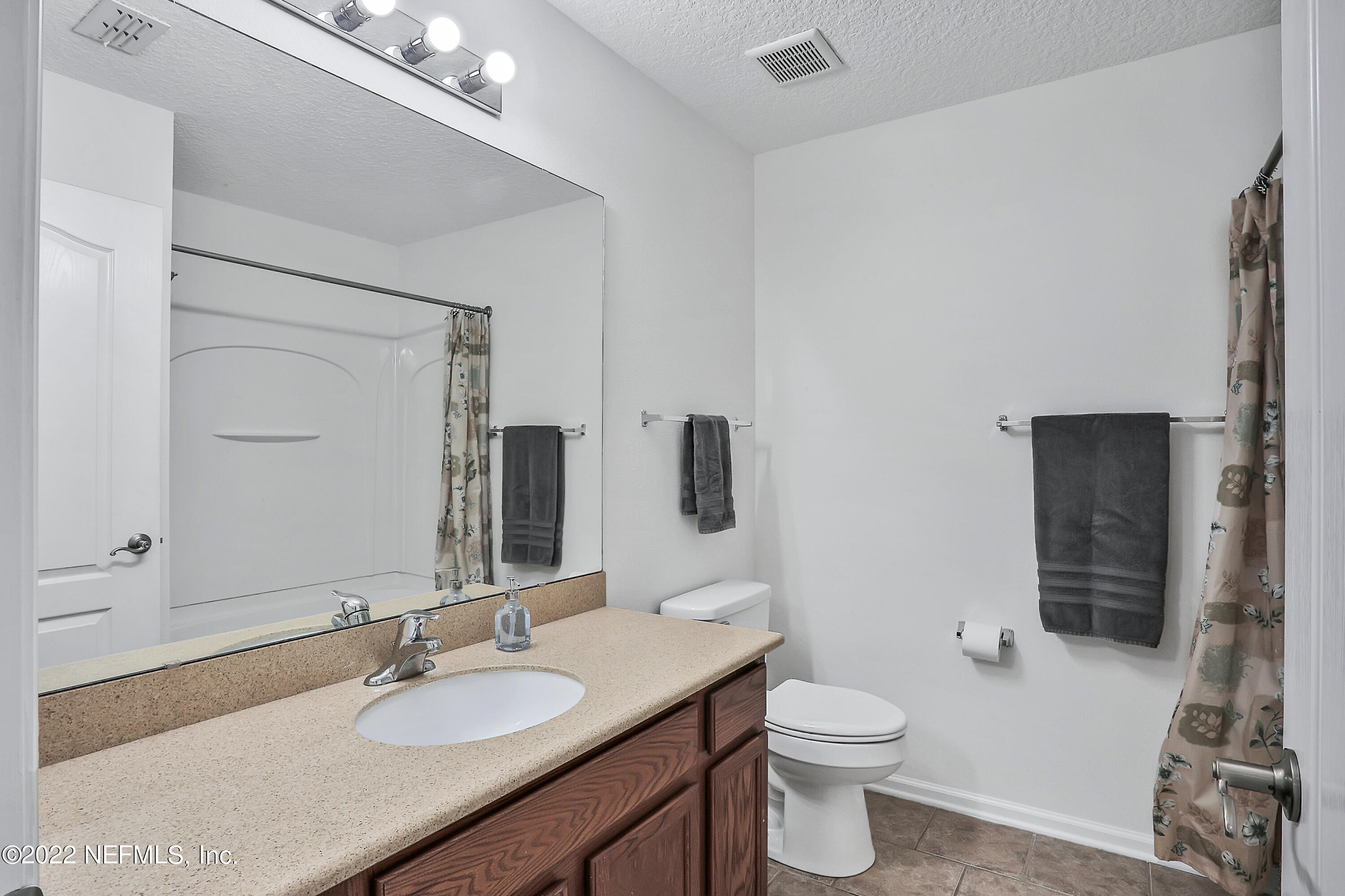 3698 American Holly Road Jacksonville, FL 32226 - Photo 17 of 34 Upstairs Full Bathroom
