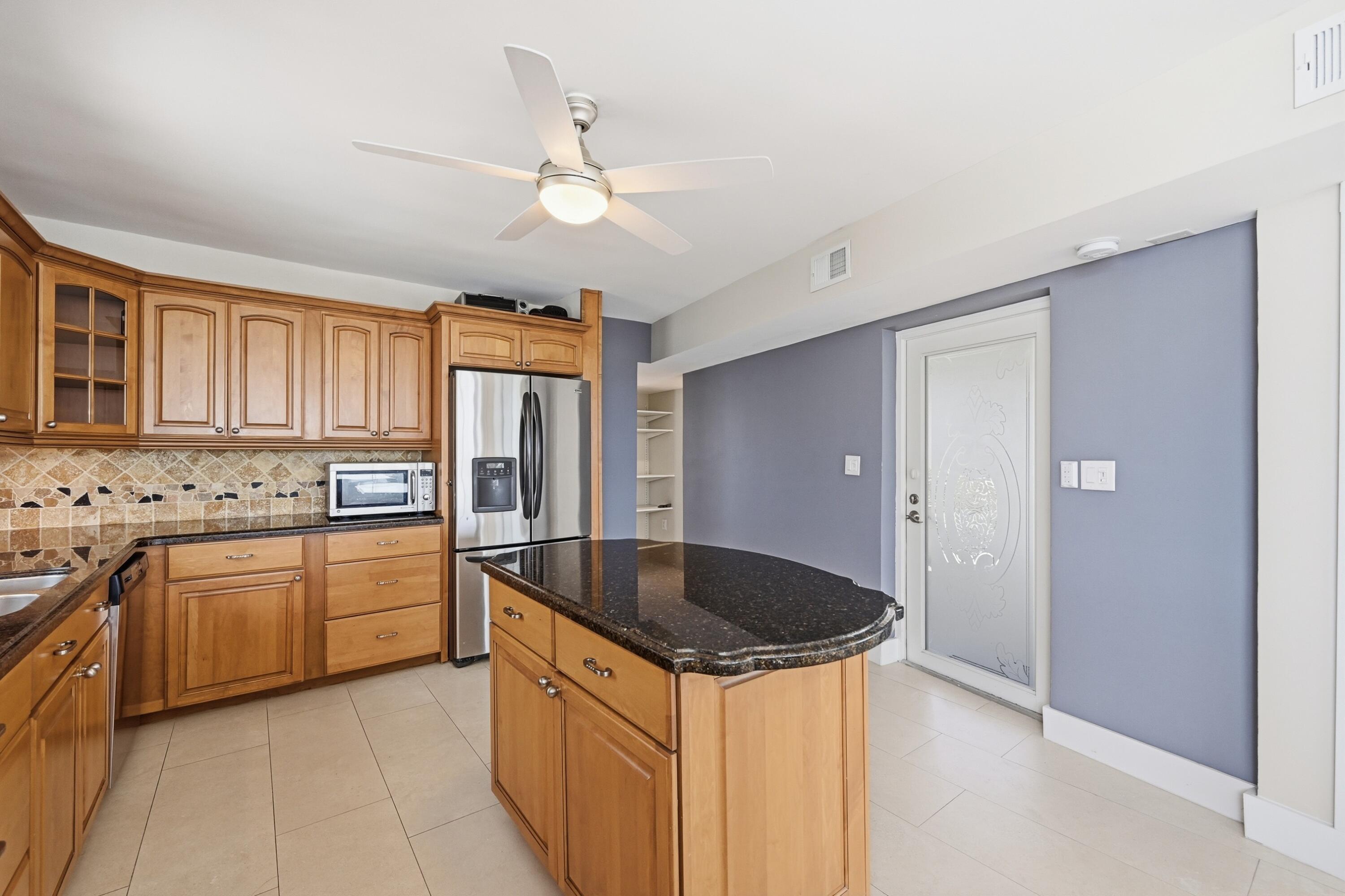 401 North Riverside Drive, Unit 408 Pompano Beach, FL 33062 - Photo 7 of 38 08_stl_4089