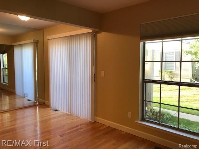 70 Pine Tree Ridge, Unit 3 Waterford, MI 48327 - Photo 5 of 27 IMG_1015.JPG