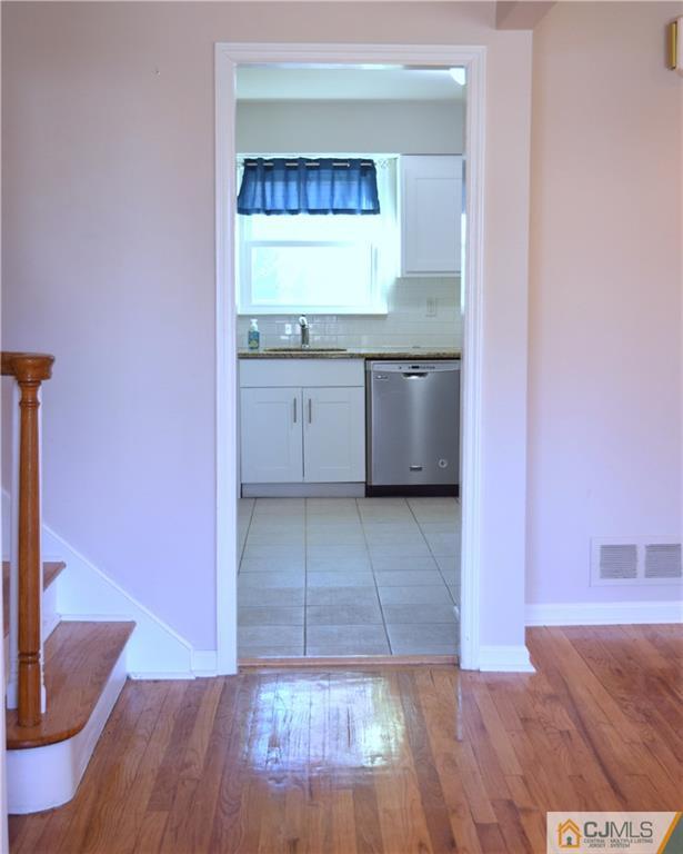 29 Warwick Road Edison, NJ 08820 - Photo 4 of 24