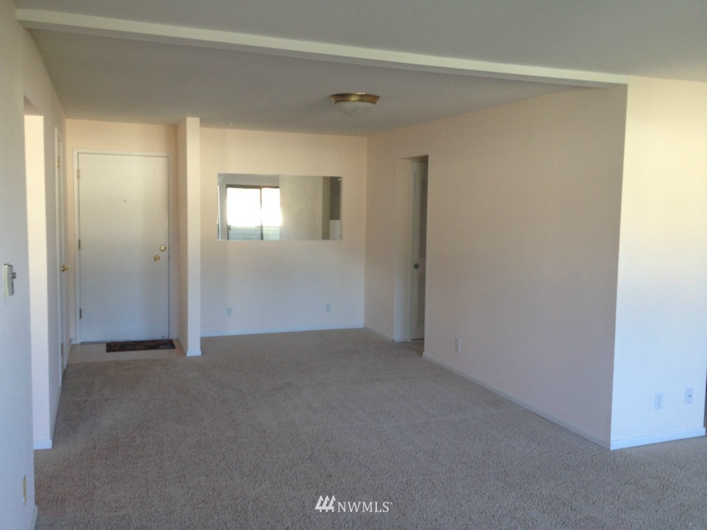 8516 196th Street Southwest, Unit 312 Edmonds, WA 98026 - Photo 4 of 21 Gallery Image 4