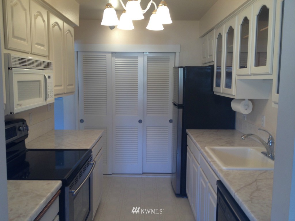 8516 196th Street Southwest, Unit 312 Edmonds, WA 98026 - Photo 5 of 21 Gallery Image 5