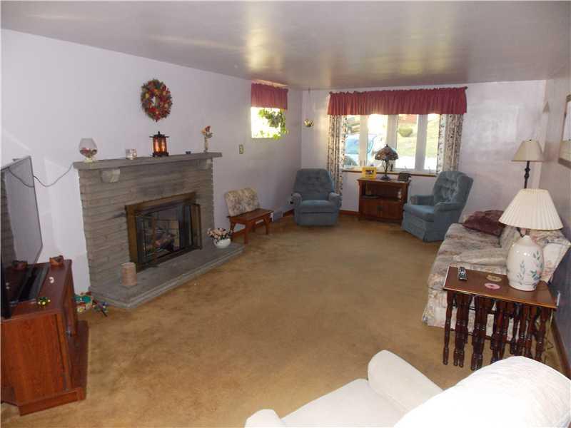 3628 Wayne Road Munhall, PA 15120 - Photo 3 of 25 Living Room.