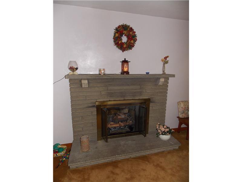 3628 Wayne Road Munhall, PA 15120 - Photo 5 of 25 Living Room.