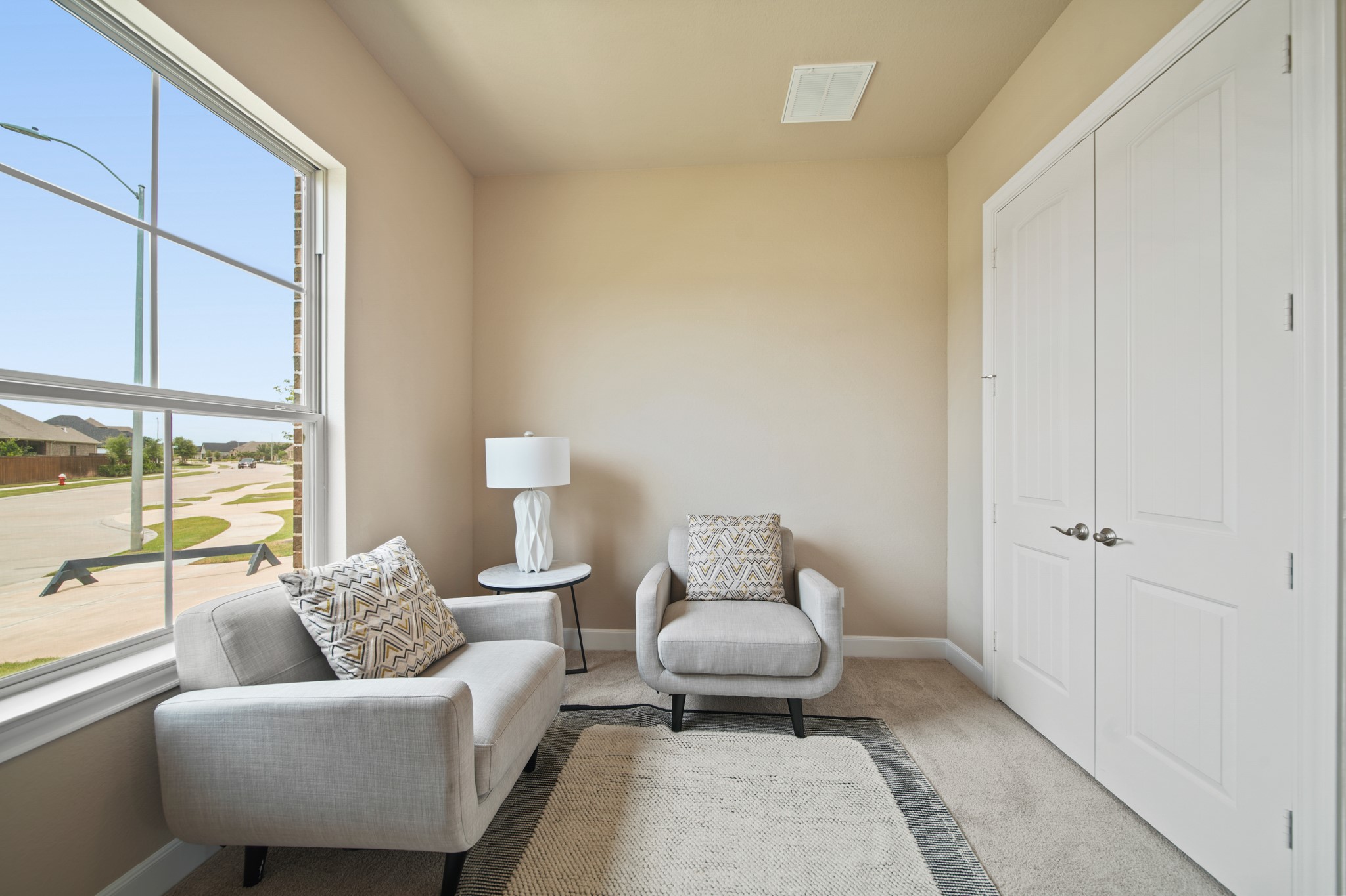 5602 Caracara Street Manvel, TX 77578 - Photo 11 of 15 a living room with furniture and a large window
