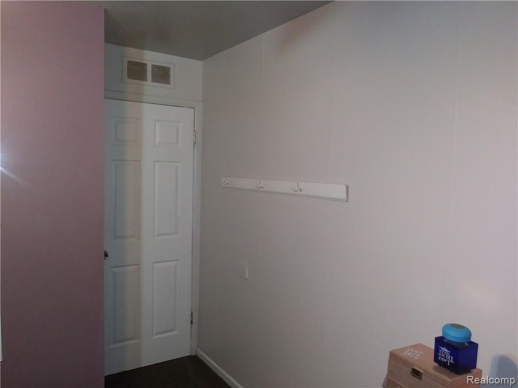1429 Ridge Road Ypsilanti, MI 48198 - Photo 15 of 28 20181028_184225.jpg