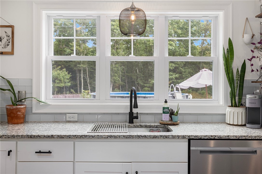 93 Harbor Ridge Lane Tiverton, RI 02878 - Photo 13 of 44 Lots of great windows