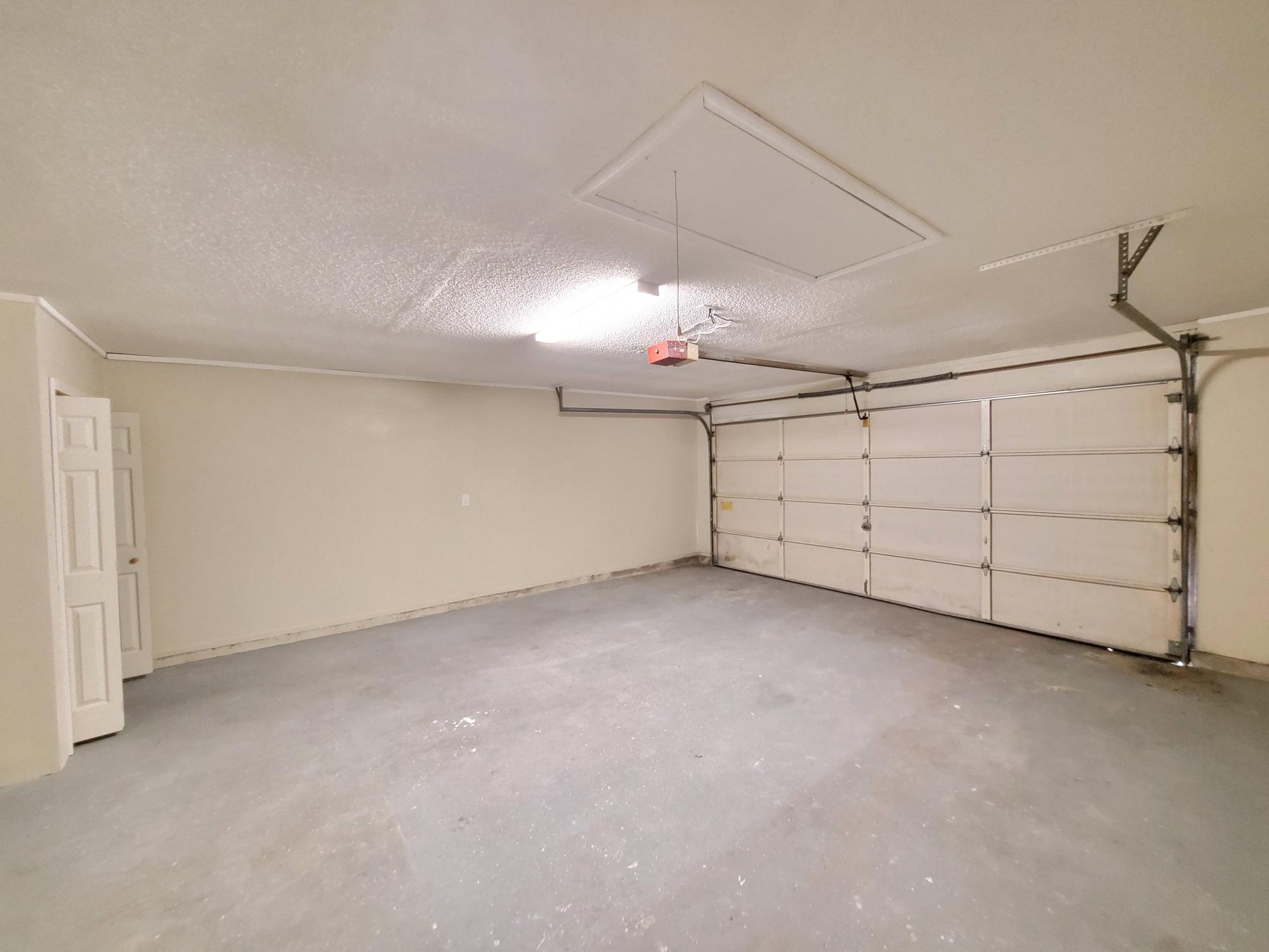 4 Holly Road Crestview, FL 32539 - Photo 29 of 30 a view of a garage
