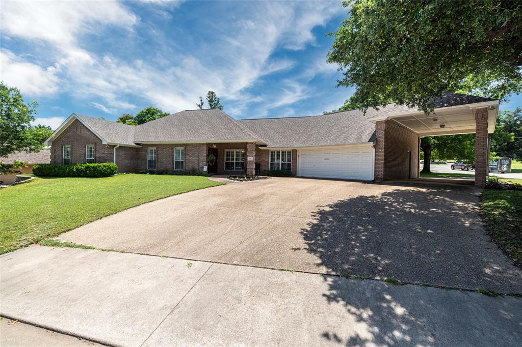 703 West Simmons Ave