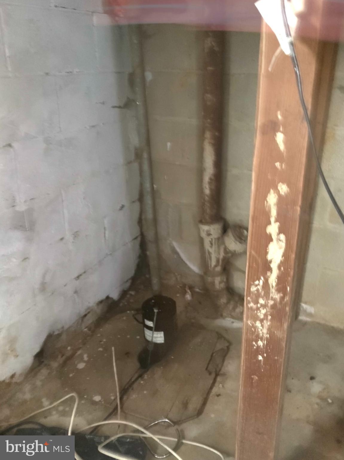 4209 Crest Heights Road Baltimore, MD 21215 - Photo 35 of 43 Sump Pump