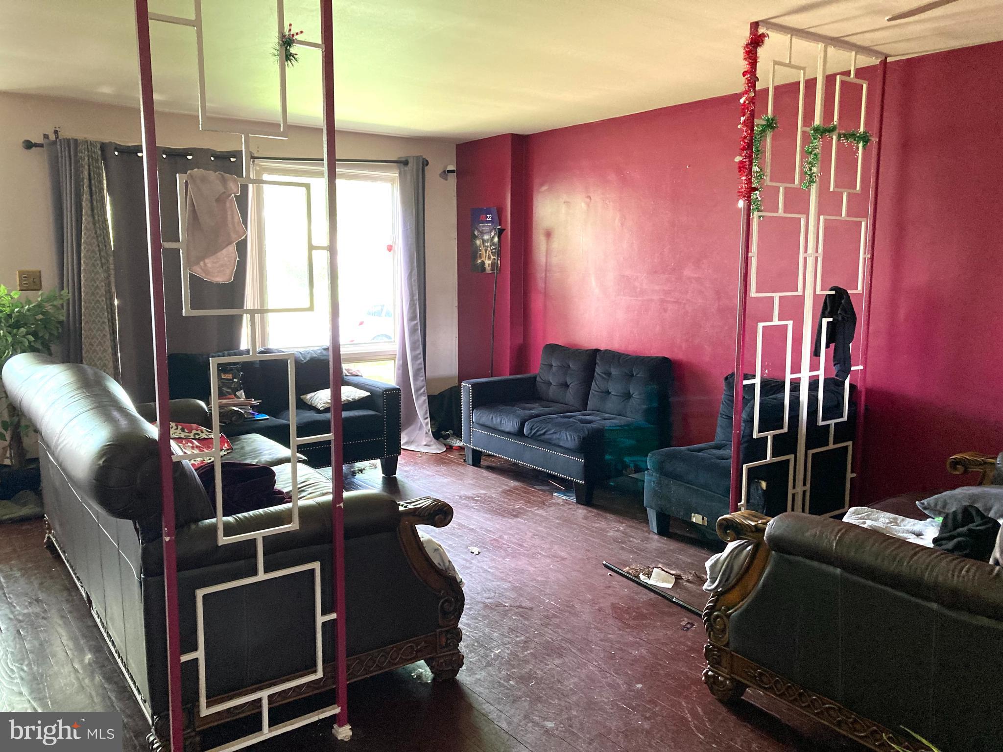 4209 Crest Heights Road Baltimore, MD 21215 - Photo 5 of 43 Living Room