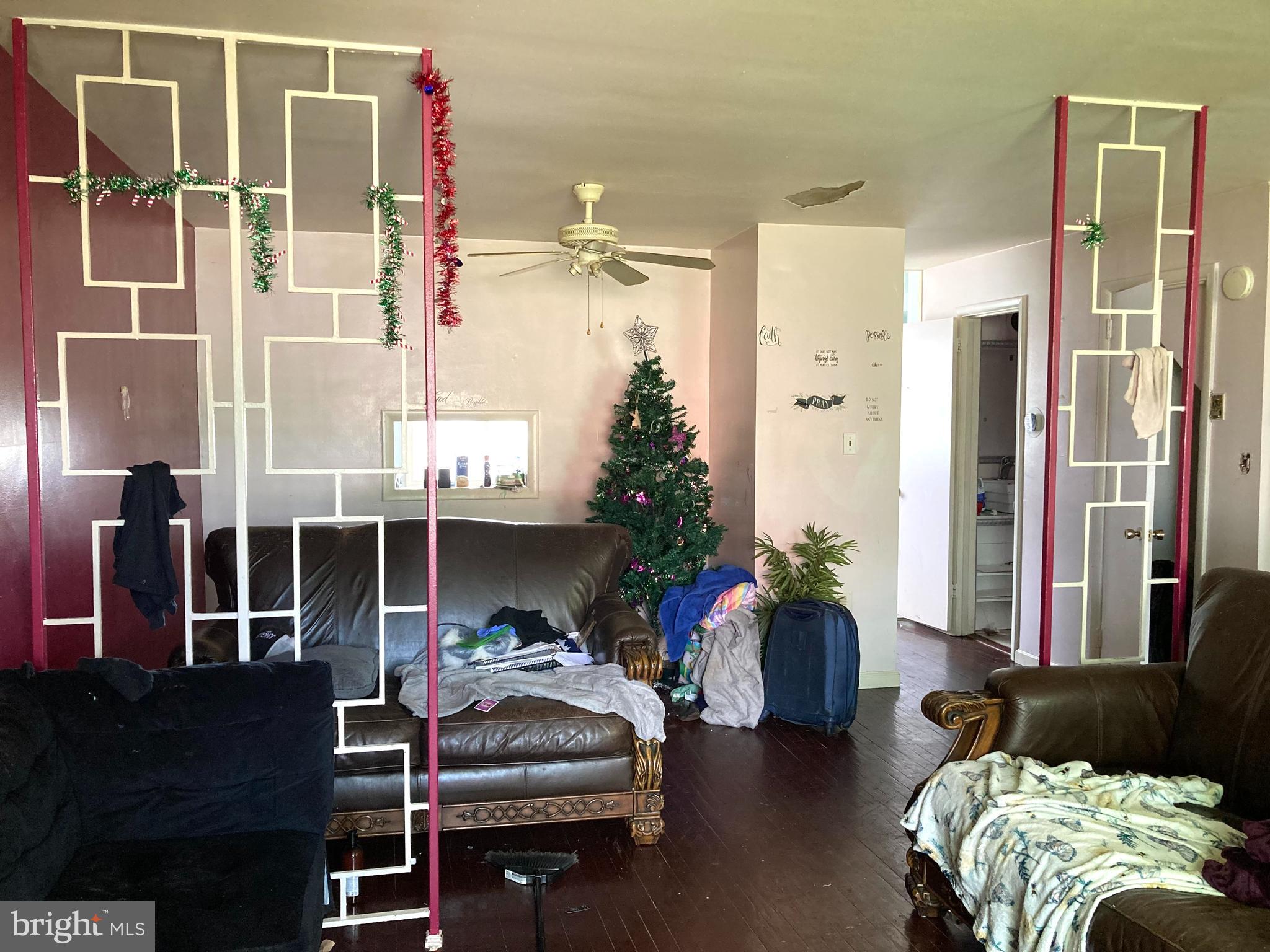 4209 Crest Heights Road Baltimore, MD 21215 - Photo 6 of 43 Living/Dinig Room