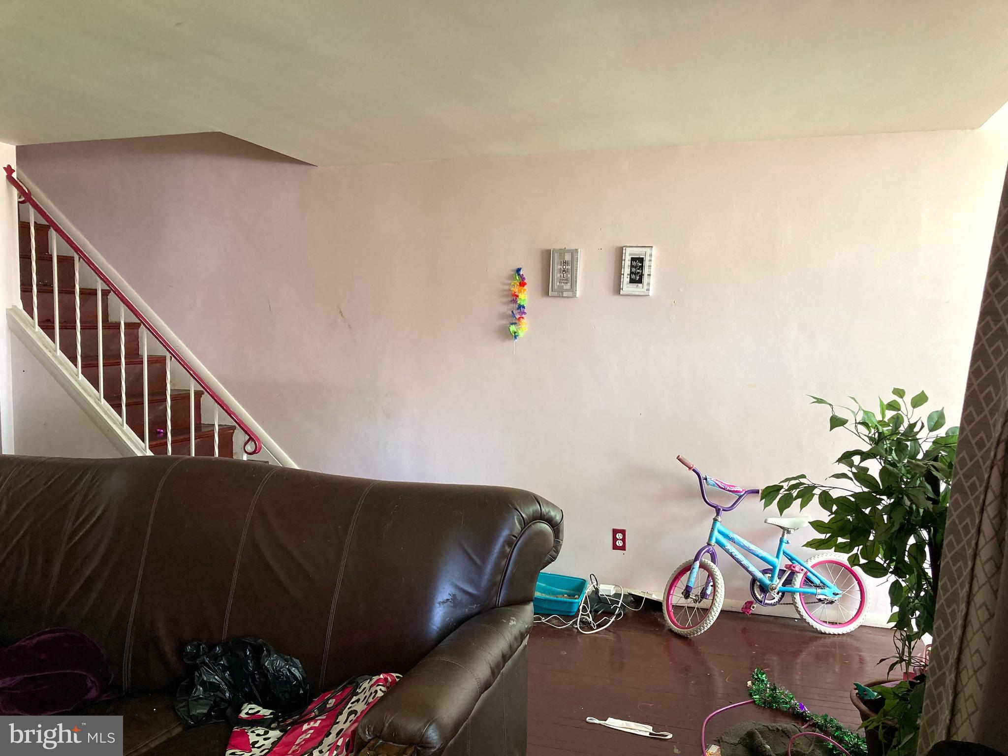 4209 Crest Heights Road Baltimore, MD 21215 - Photo 7 of 43 Living Room